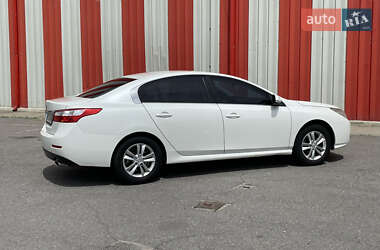Седан Renault Latitude 2011 в 