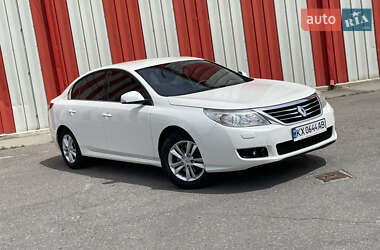 Седан Renault Latitude 2011 в 