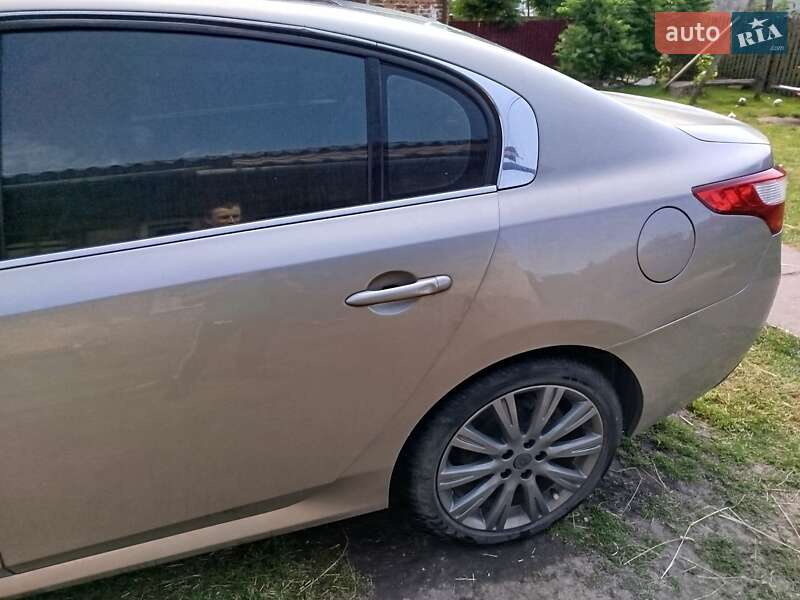 Седан Renault Latitude 2011 в Львове