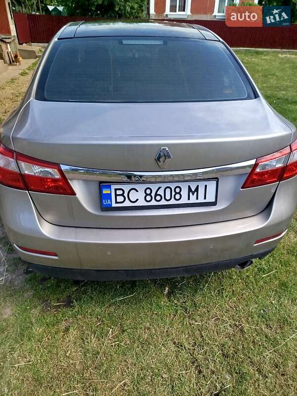 Седан Renault Latitude 2011 в Львове