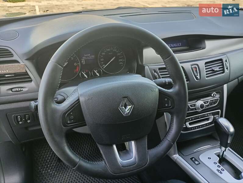 Седан Renault Latitude 2011 в Хусте