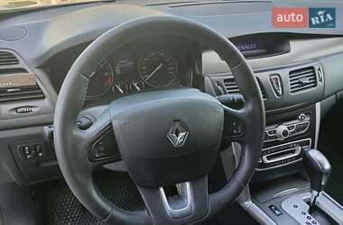 Седан Renault Latitude 2011 в 