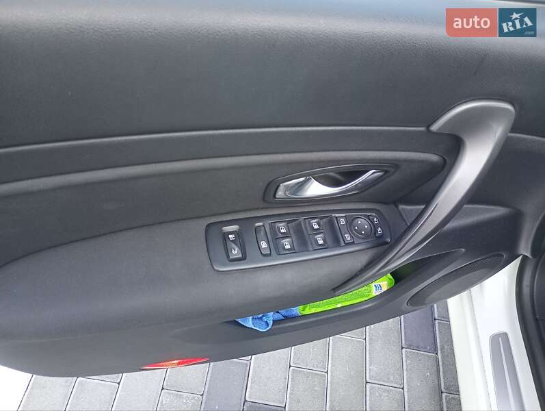 Седан Renault Latitude 2011 в Хусте