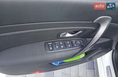 Седан Renault Latitude 2011 в 
