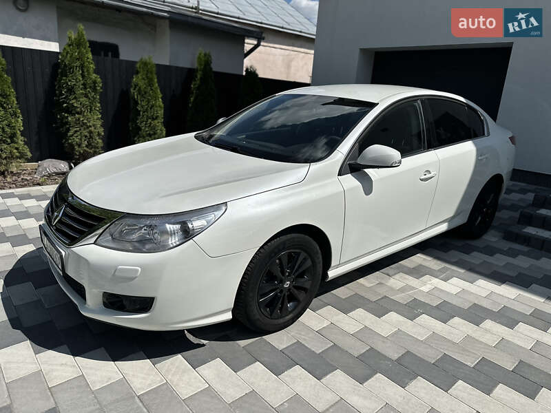 Седан Renault Latitude 2011 в Львові