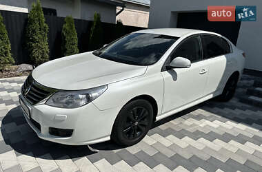Седан Renault Latitude 2011 в 