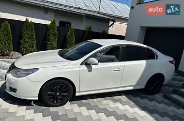 Renault Latitude 2011 Renault Latitude 2011