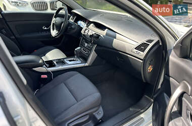 Седан Renault Latitude 2011 в 