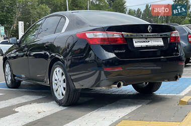 Седан Renault Latitude 2011 в 