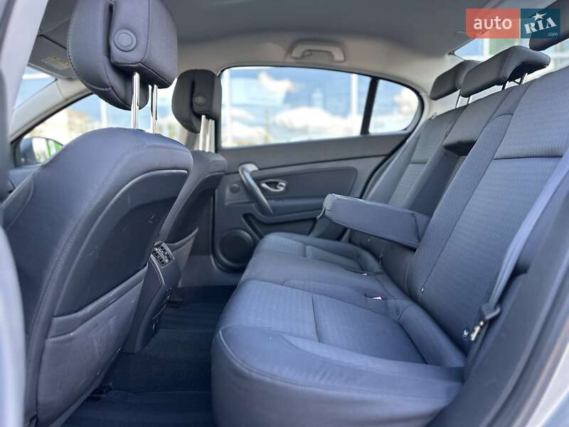 Седан Renault Latitude 2011 в Киеве