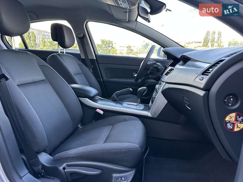 Седан Renault Latitude 2011 в Киеве