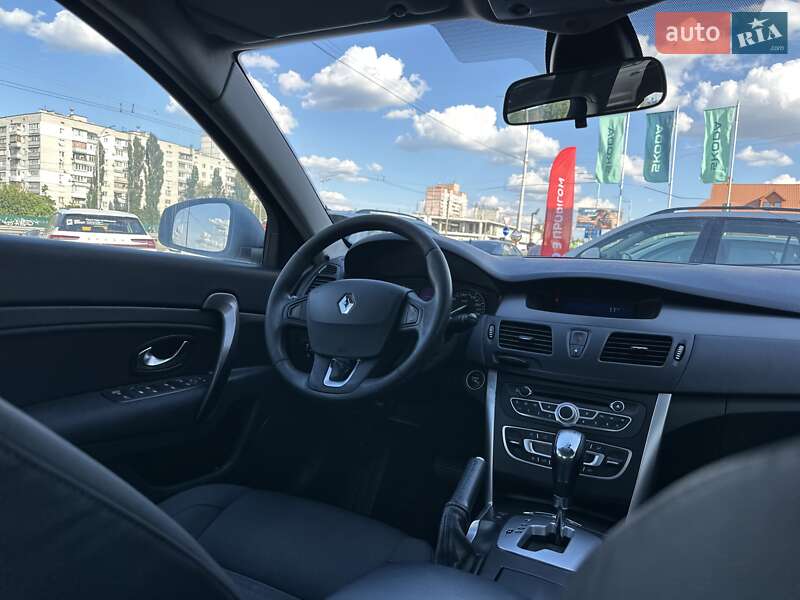 Седан Renault Latitude 2011 в Киеве