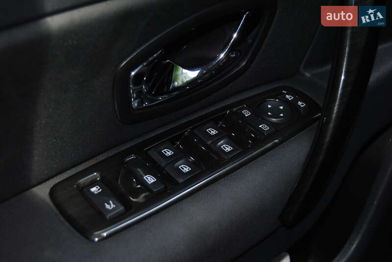 Седан Renault Latitude 2012 в Хмельницком