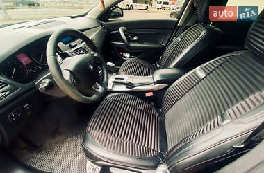 Седан Renault Latitude 2011 в 