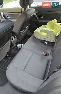 Седан Renault Latitude 2012 в 