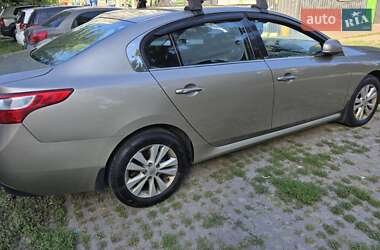 Седан Renault Latitude 2012 в 
