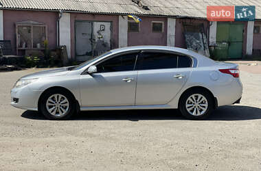 Седан Renault Latitude 2010 в 