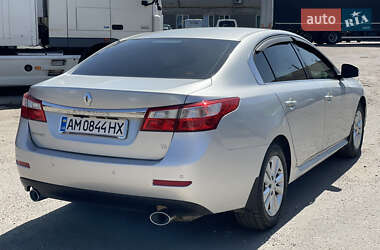 Седан Renault Latitude 2010 в 