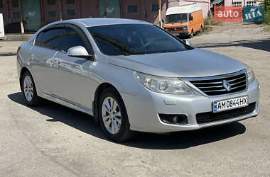 Седан Renault Latitude 2010 в 