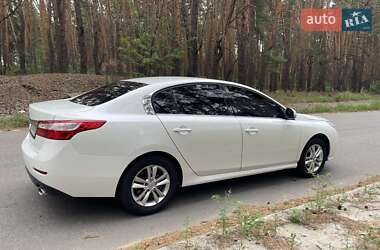 Седан Renault Latitude 2011 в 