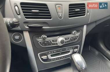 Седан Renault Latitude 2011 в 