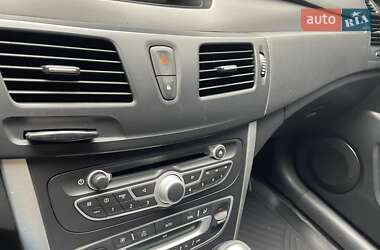 Седан Renault Latitude 2011 в 
