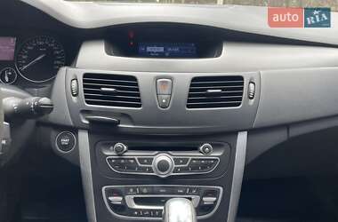 Седан Renault Latitude 2011 в 