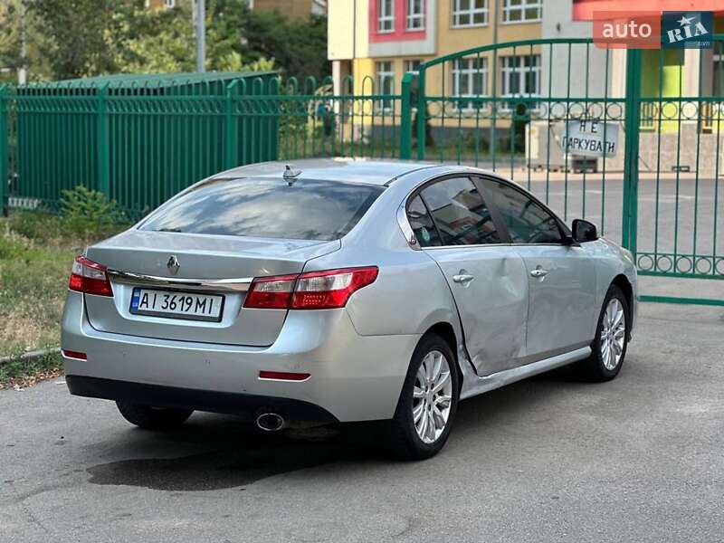 Седан Renault Latitude 2014 в Киеве