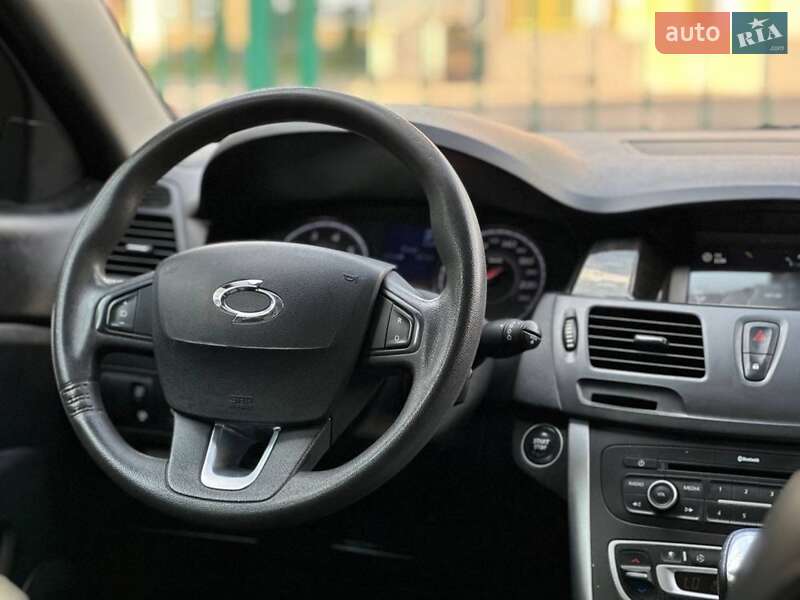 Седан Renault Latitude 2014 в Киеве