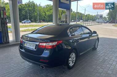 Седан Renault Latitude 2011 в 
