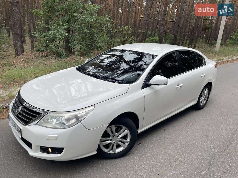 Седан Renault Latitude 2011 в 