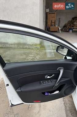 Седан Renault Latitude 2011 в 
