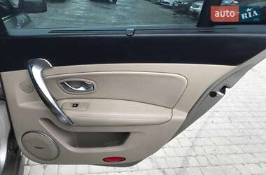 Седан Renault Latitude 2011 в 