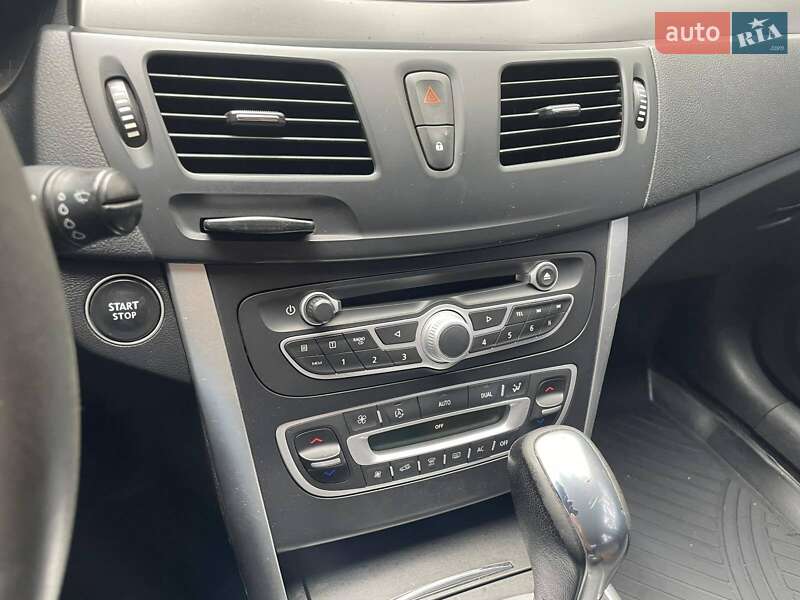 Седан Renault Latitude 2011 в Харькове