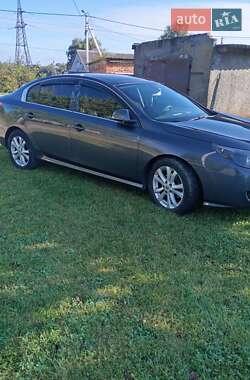 Седан Renault Latitude 2011 в 