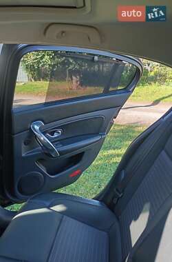 Седан Renault Latitude 2011 в 
