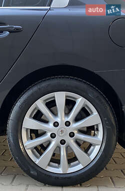 Седан Renault Latitude 2012 в 