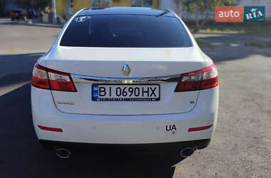 Седан Renault Latitude 2012 в 