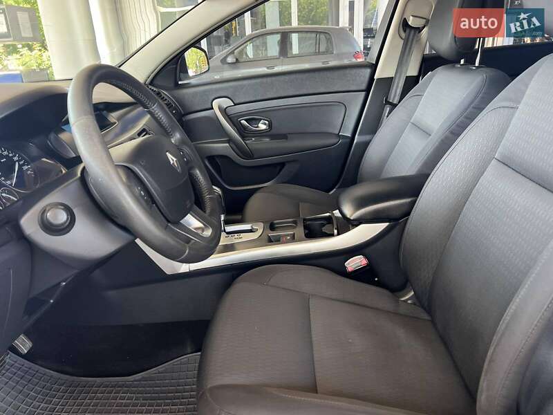 Седан Renault Latitude 2011 в Николаеве