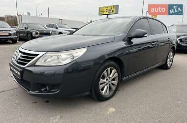 Седан Renault Latitude 2012 в 
