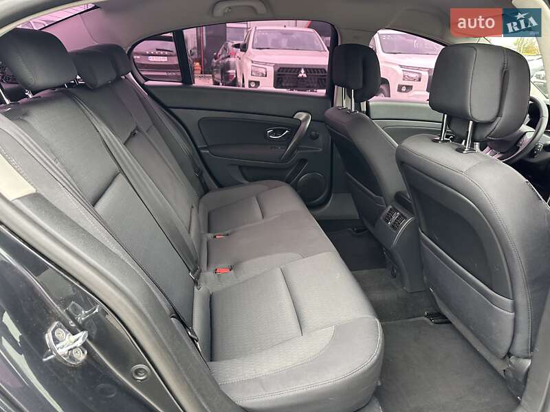 Седан Renault Latitude 2012 в Києві
