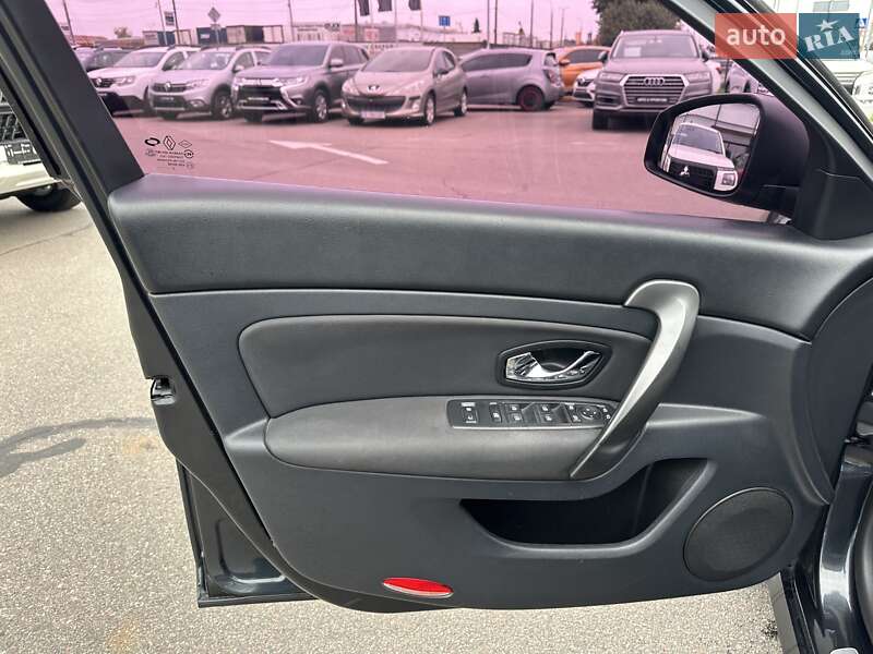 Седан Renault Latitude 2012 в Києві
