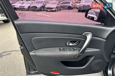 Седан Renault Latitude 2012 в 
