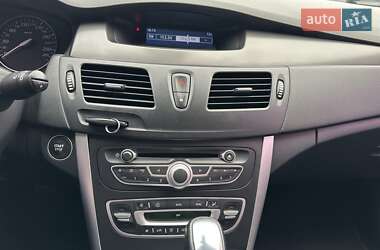 Седан Renault Latitude 2012 в 