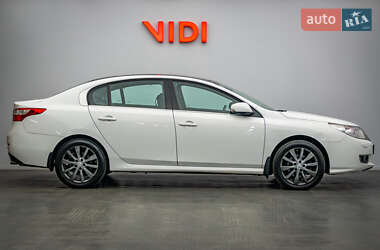 Седан Renault Latitude 2012 в 