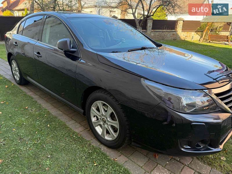 Седан Renault Latitude 2011 в Стрию