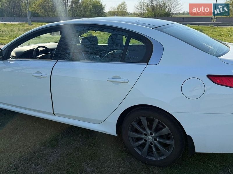 Седан Renault Latitude 2012 в Киеве