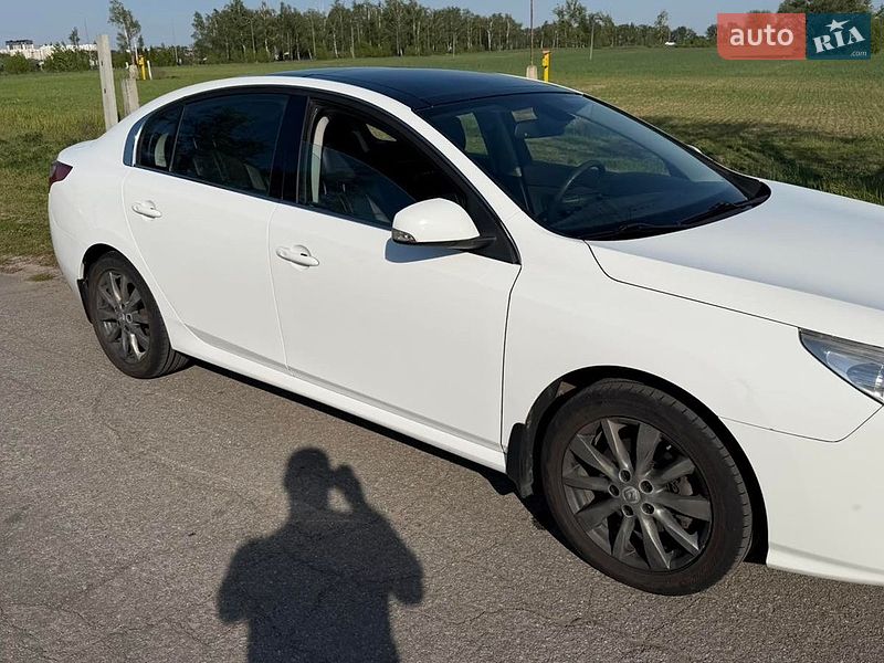 Седан Renault Latitude 2012 в Киеве