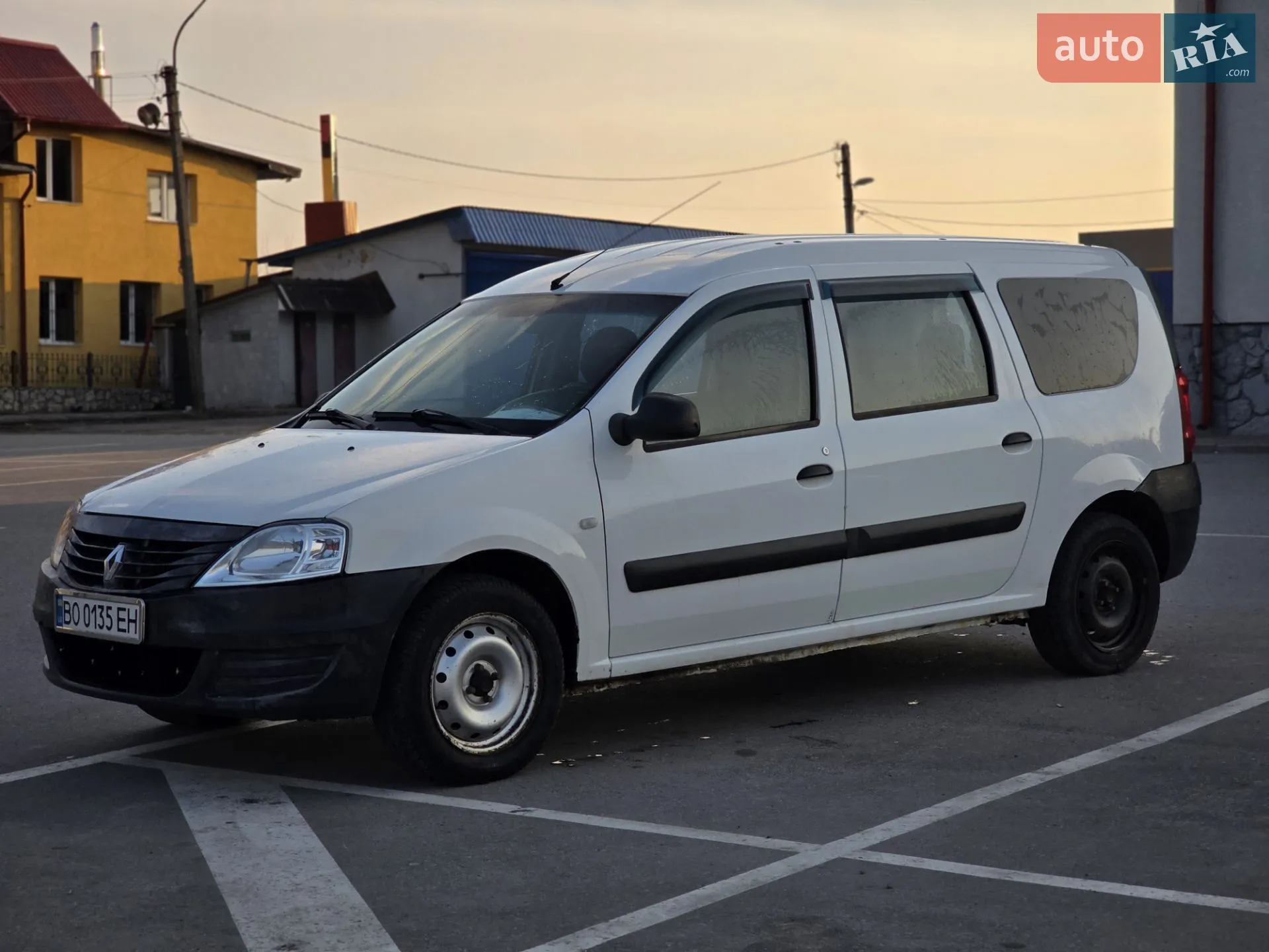2010 Renault Logan - мініатюра 2