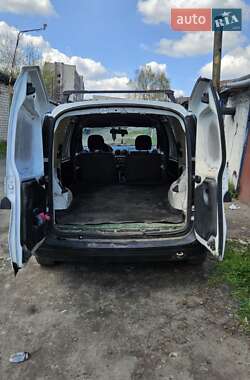Грузовой фургон Renault Logan Van 2011 в 